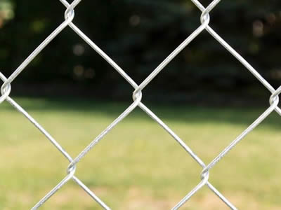 Aluminized chain-link fence for grass land and trees protection.